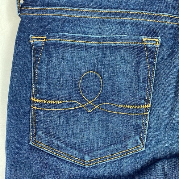 Lucky Brand Woman’s Sofia Straight Blue Jeans in Size 6/28. - Picture 5 of 7